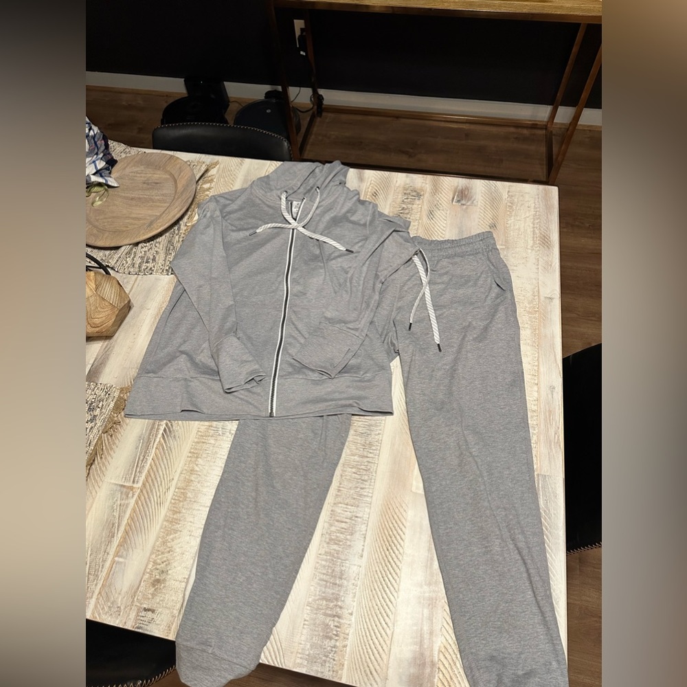 Light weight joggers suit